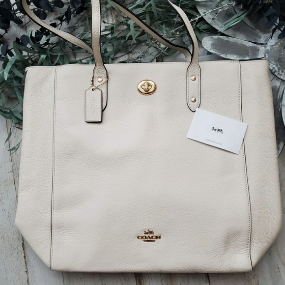 Coach - Picture 6 of 6